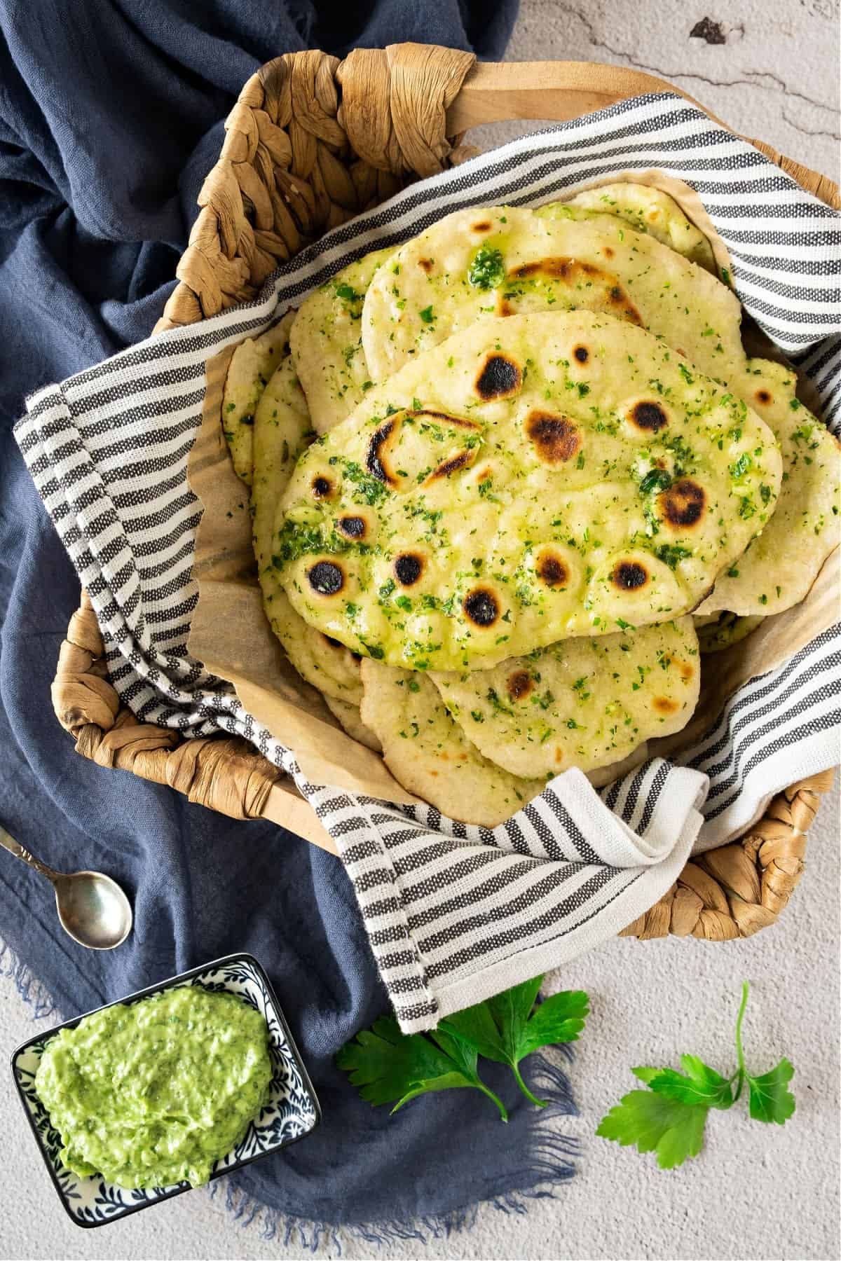 خبز نان بالثوم