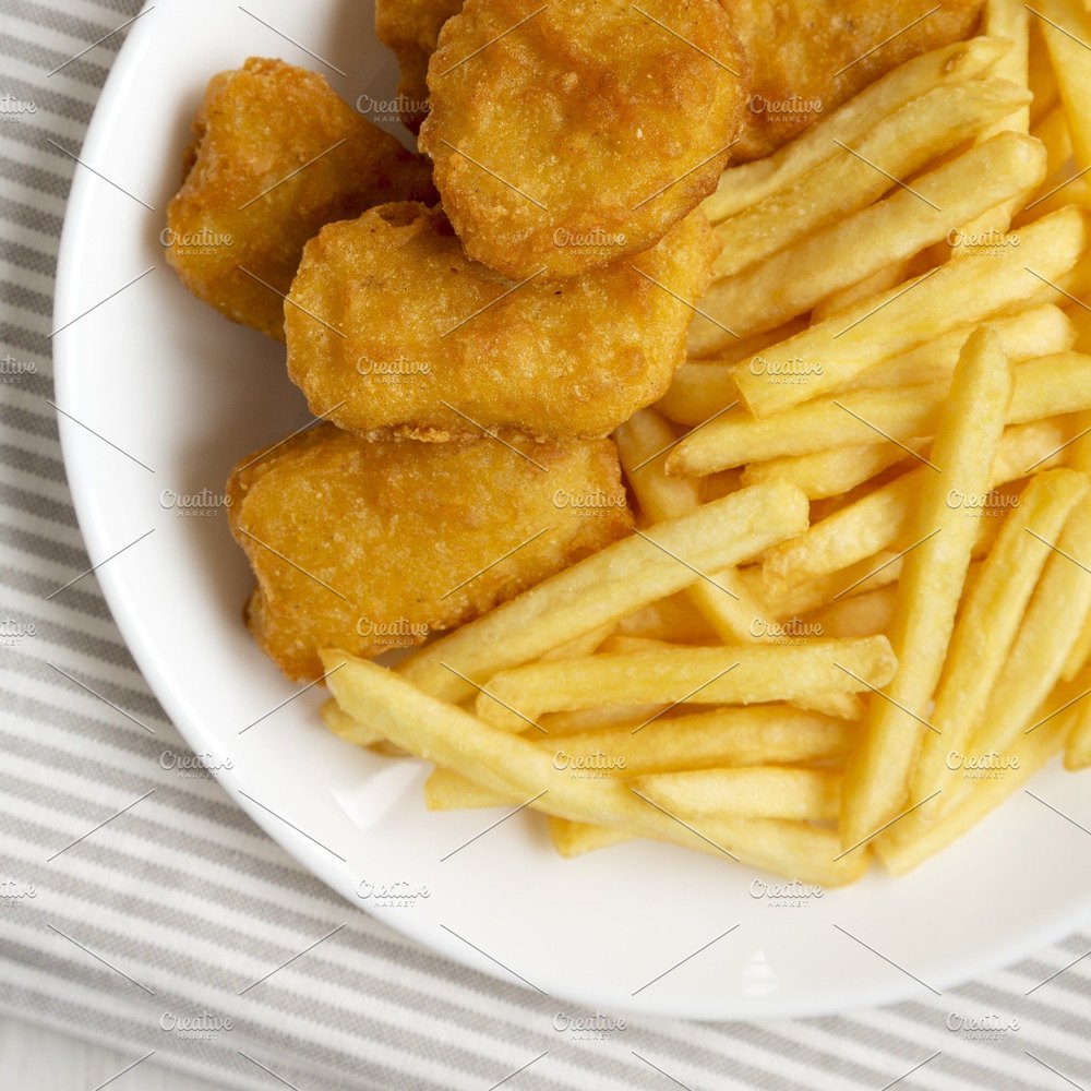 ناجتس دجاج (مع بطاطا مقلية)