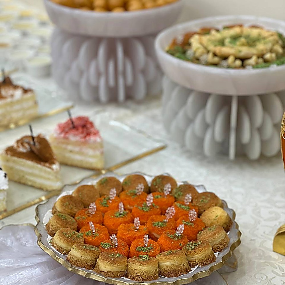 حلويات مشكّلة